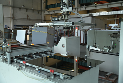 Automatic cutting machine